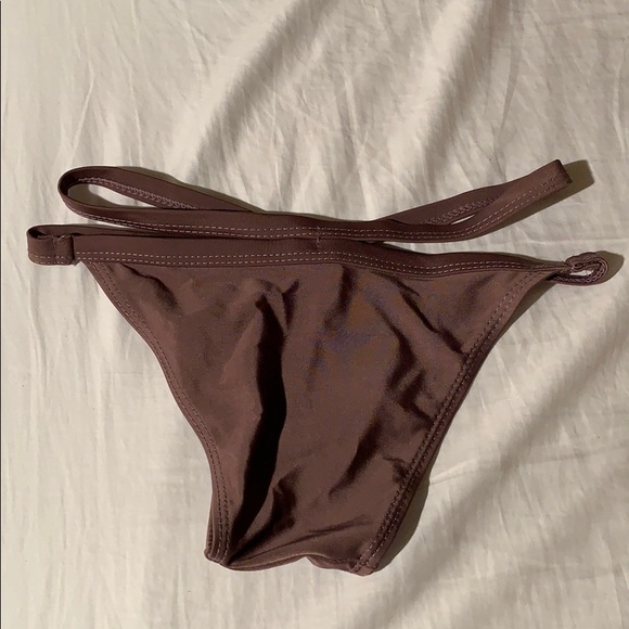 Bikini - Picture 5 of 5